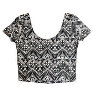 Pink Victoria’s Secret Geometric scoop neck crop top size medium
Black White
